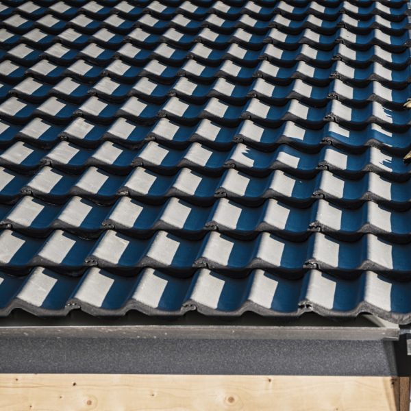 Tile roofs installation