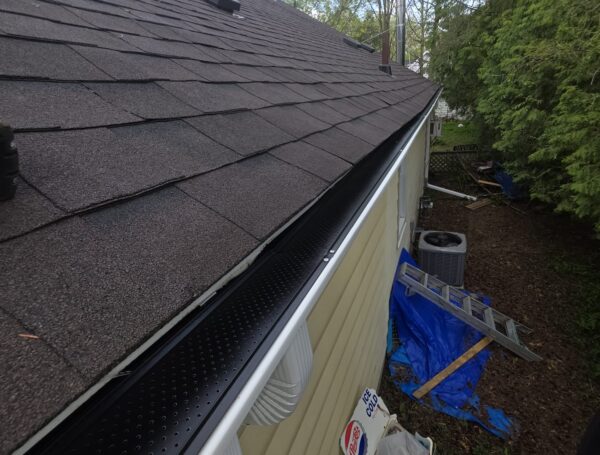 Local Vaughan roofing contractors at work